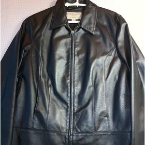 Sonoma Mens Black leather bomber type jacket. Like new.